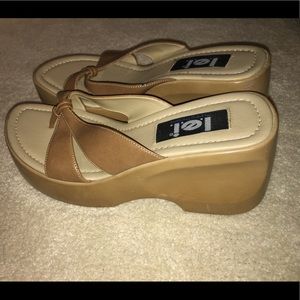 Like new LEI wedge/platform!!